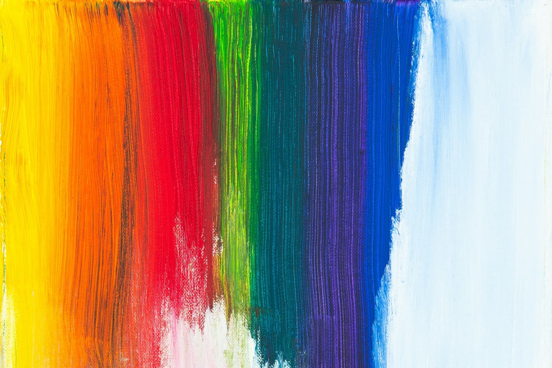 Pionowe linie kolorów namalowane farbami